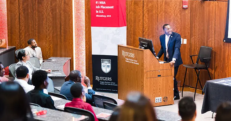 Rutgers Business School rising senior Ty-Lynn Johnson was keynote speaker during the 2019 B-STAR recognition ceremony. 