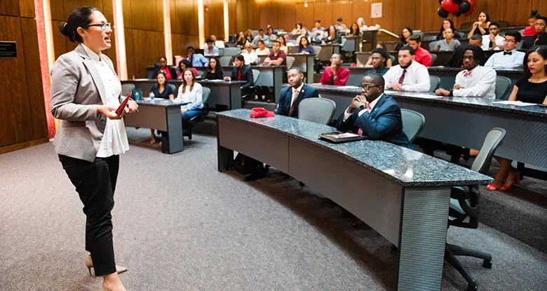 Yvette Del Valle is program coordinator in Rutgers Business School's Office of Diversity Programs.