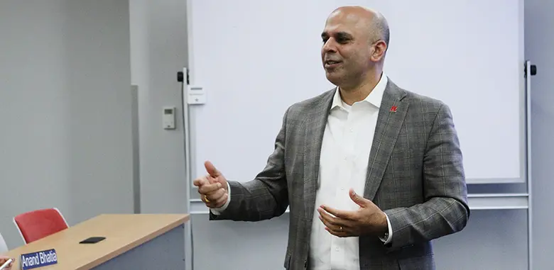 Rohit Sood speaking to a group of students at the RBS Distinguished Speaker Series on April 4, 2019.