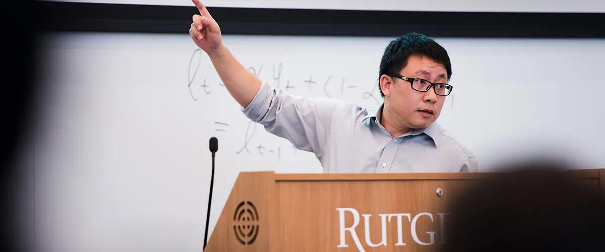 Professor Xiaodong Lin lecturing.