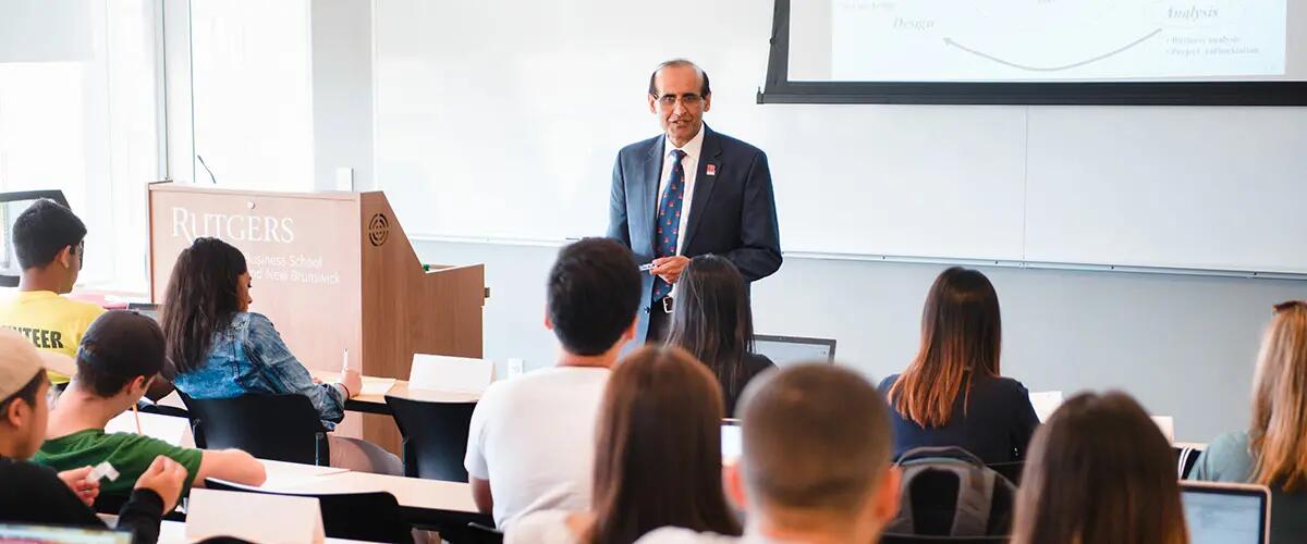 Professor Alok Bajeva teaching